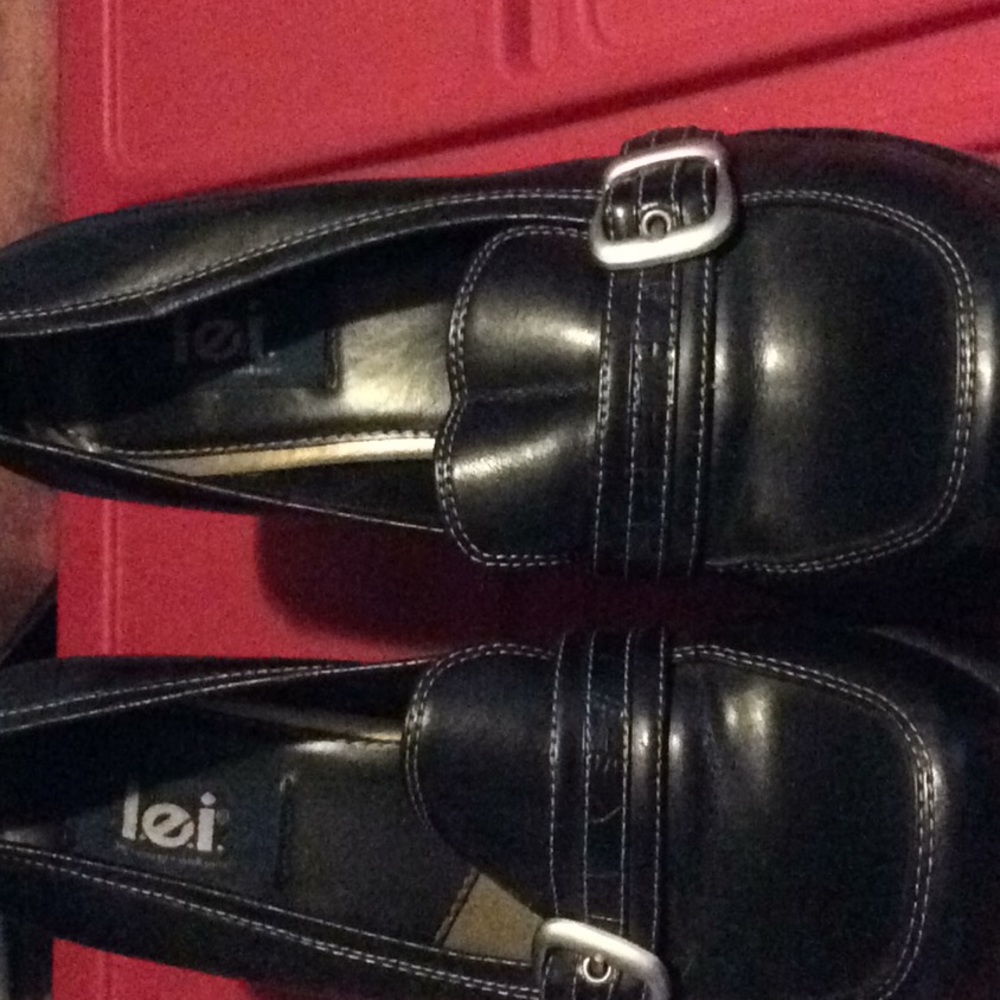 Women’s dress healed loafer